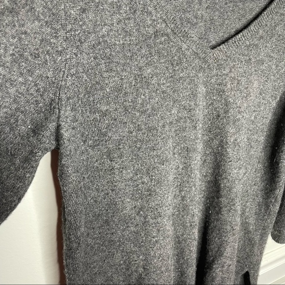 Neiman Marcus 100% Cashmere Grey 3/4 Sleeve V-Neck Sweater Womens L - Picture 7 of 10